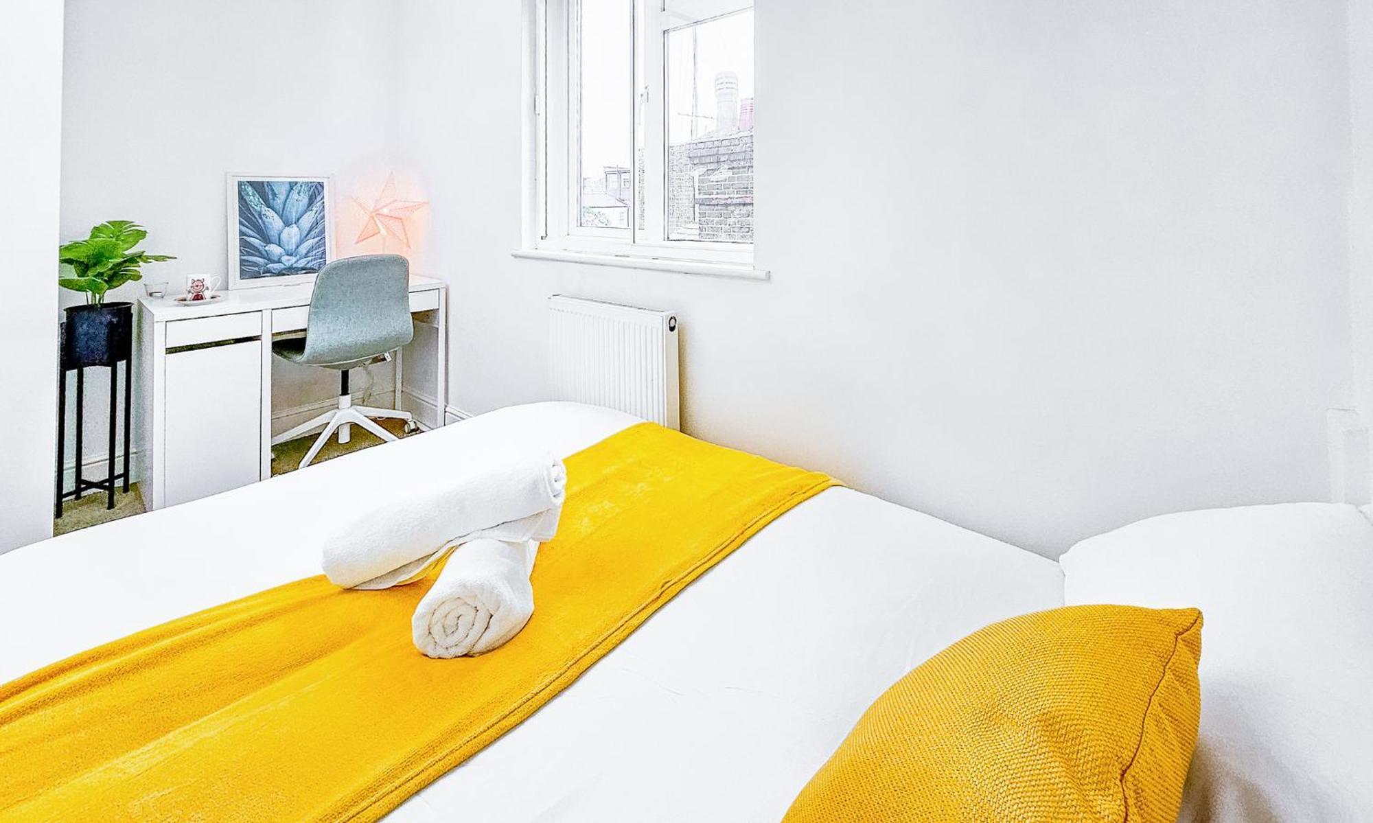 Charming London Home, Opp Arnos Grove Underground Station, Parking New Southgate Εξωτερικό φωτογραφία