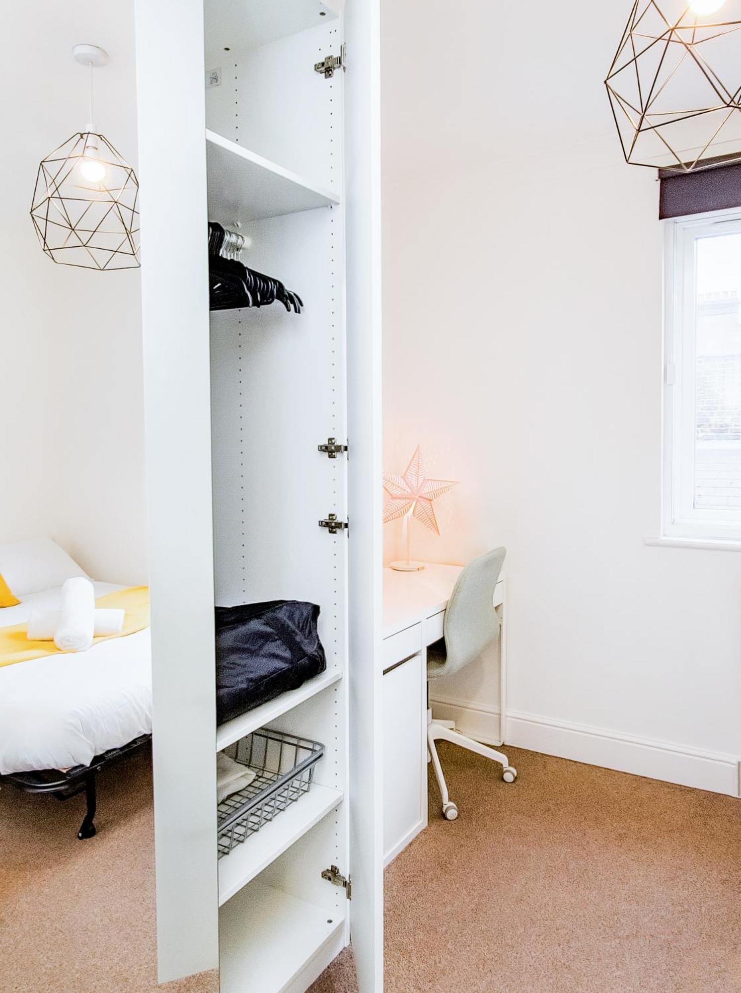 Charming London Home, Opp Arnos Grove Underground Station, Parking New Southgate Εξωτερικό φωτογραφία