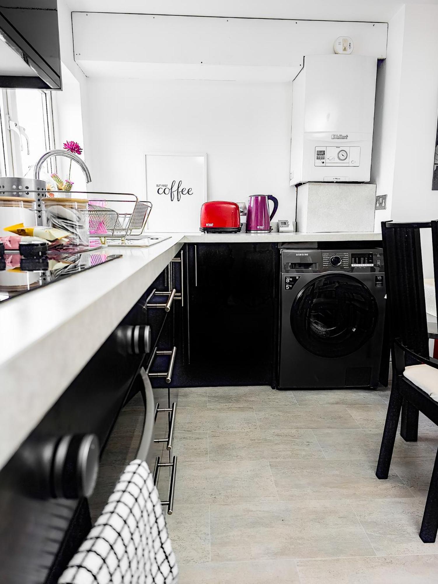 Charming London Home, Opp Arnos Grove Underground Station, Parking New Southgate Εξωτερικό φωτογραφία