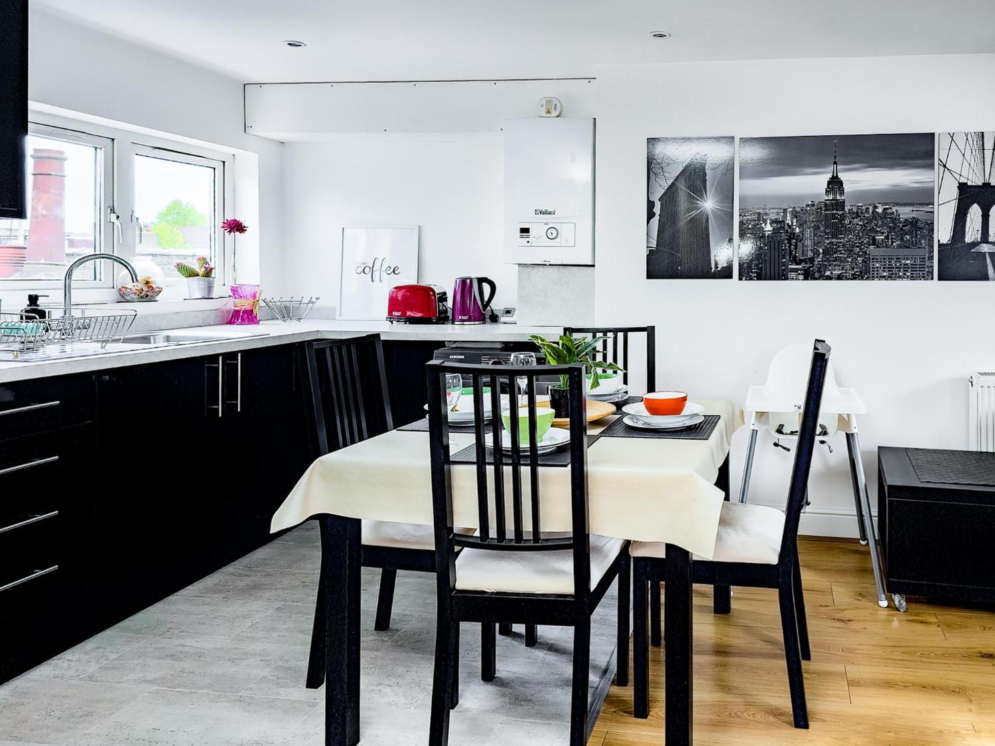 Charming London Home, Opp Arnos Grove Underground Station, Parking New Southgate Εξωτερικό φωτογραφία